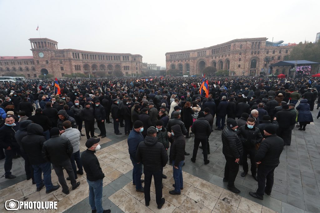 Ermenistan'da Başbakan Paşinyan'a karşı süresiz protesto kararı